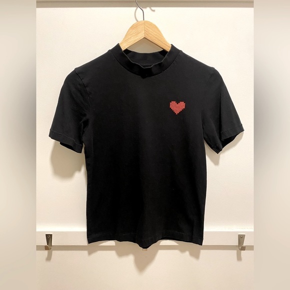 Organic cotton embroidered heart tee - Picture 1 of 7